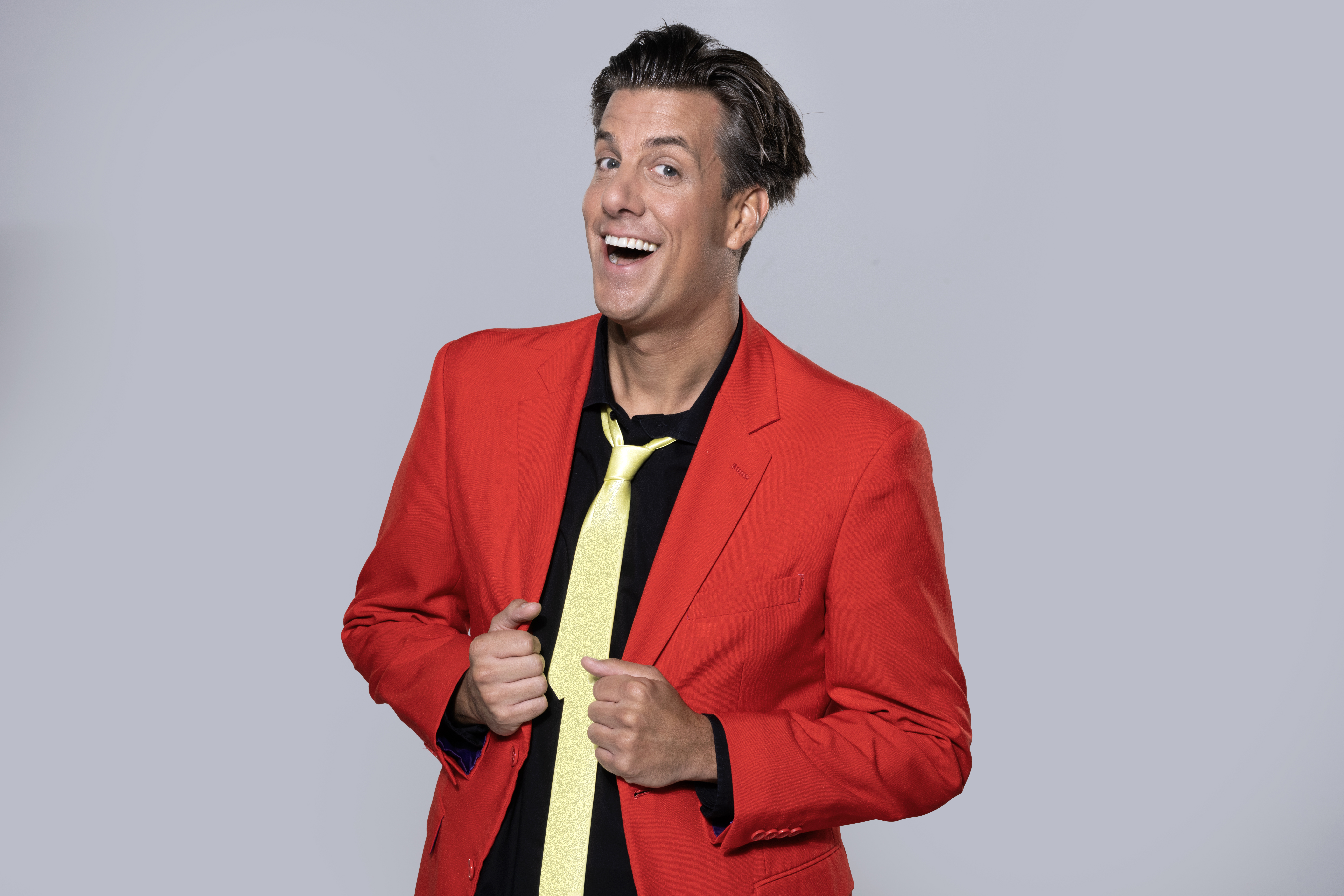 Snollebollekes live op het podium tijdens een festival