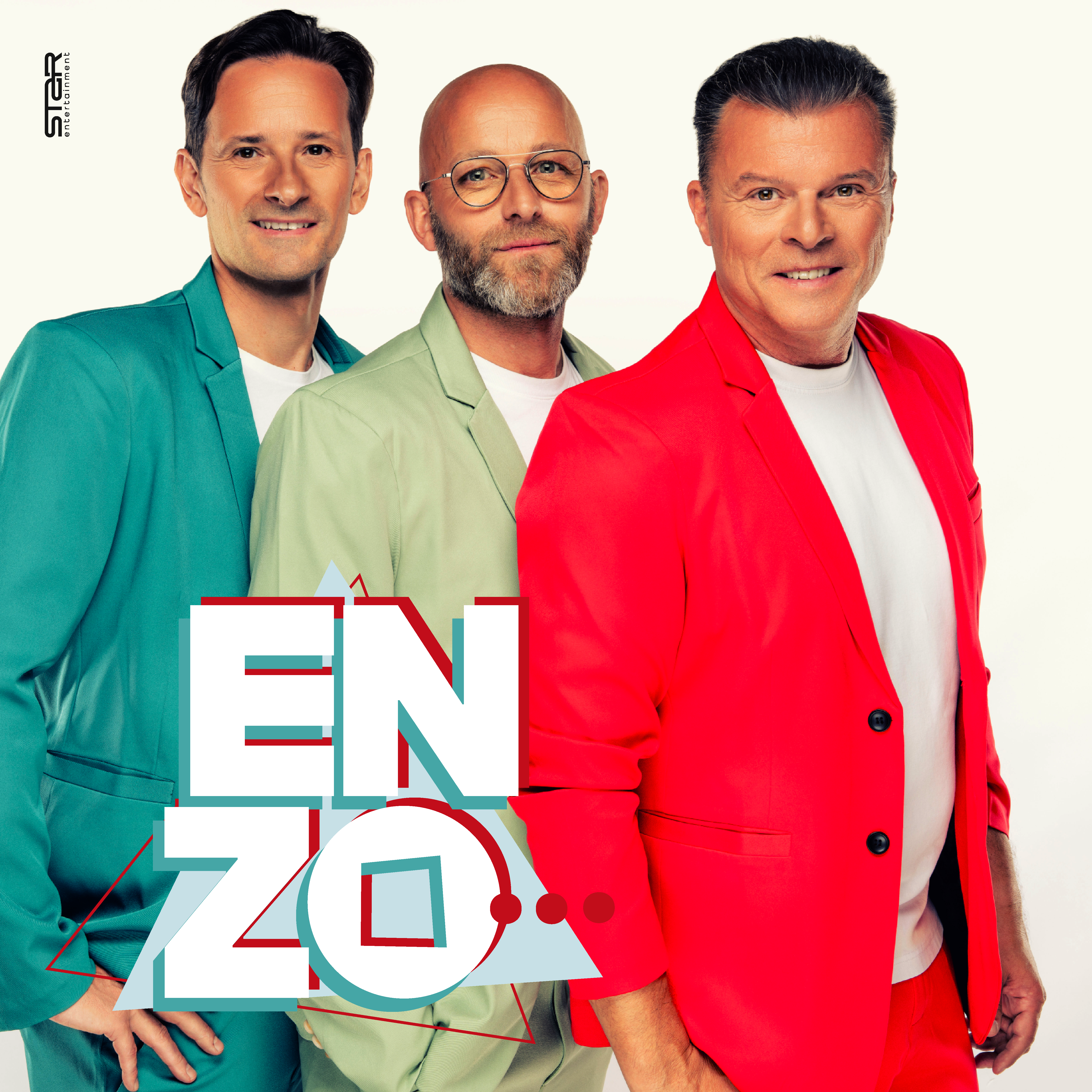 ENZO live on stage met originele bezetting tijdens een 90’s revivalshow vol meezingers en retro vibes