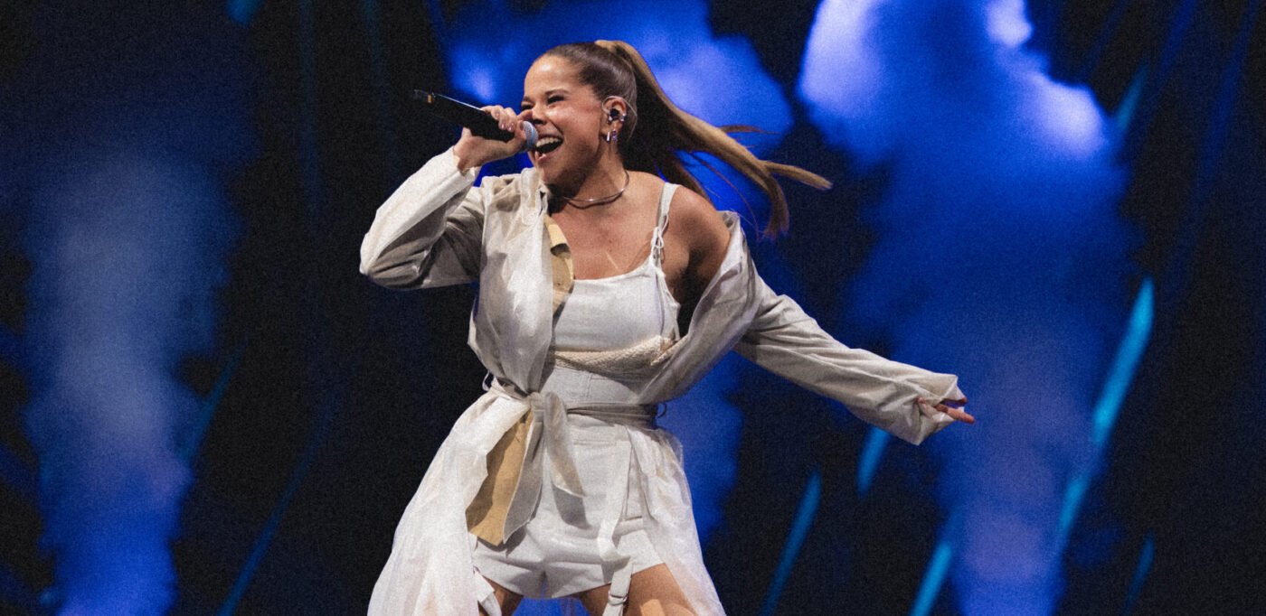 Laura Tesoro live tijdens een optreden