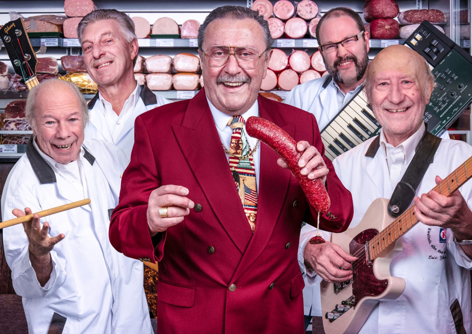 Balthasar Boma zingt live op podium met zijn Schlagerparade-band – feestende menigte