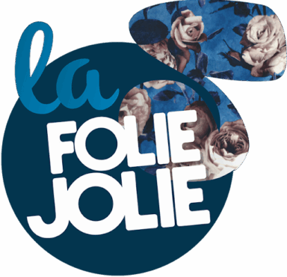 Coverband La Folie Jolie live op het podium met feestverlichting en dansend publiek