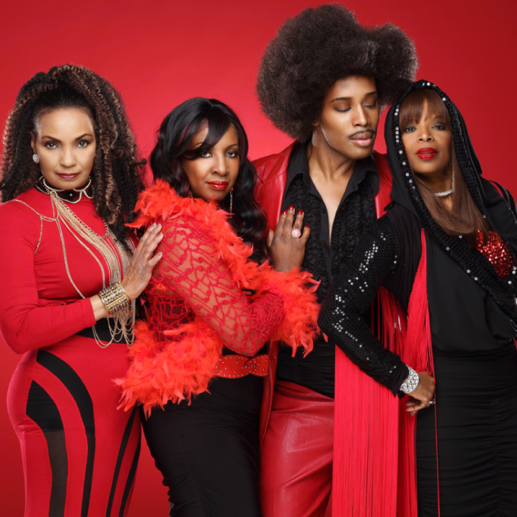 Boney M. die live hun discohit “Rivers of Babylon” brengen voor een dansend publiek, te boeken via Dream Animations.