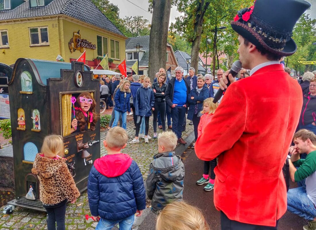 Het Typische Huis interactief straattheater op wielen