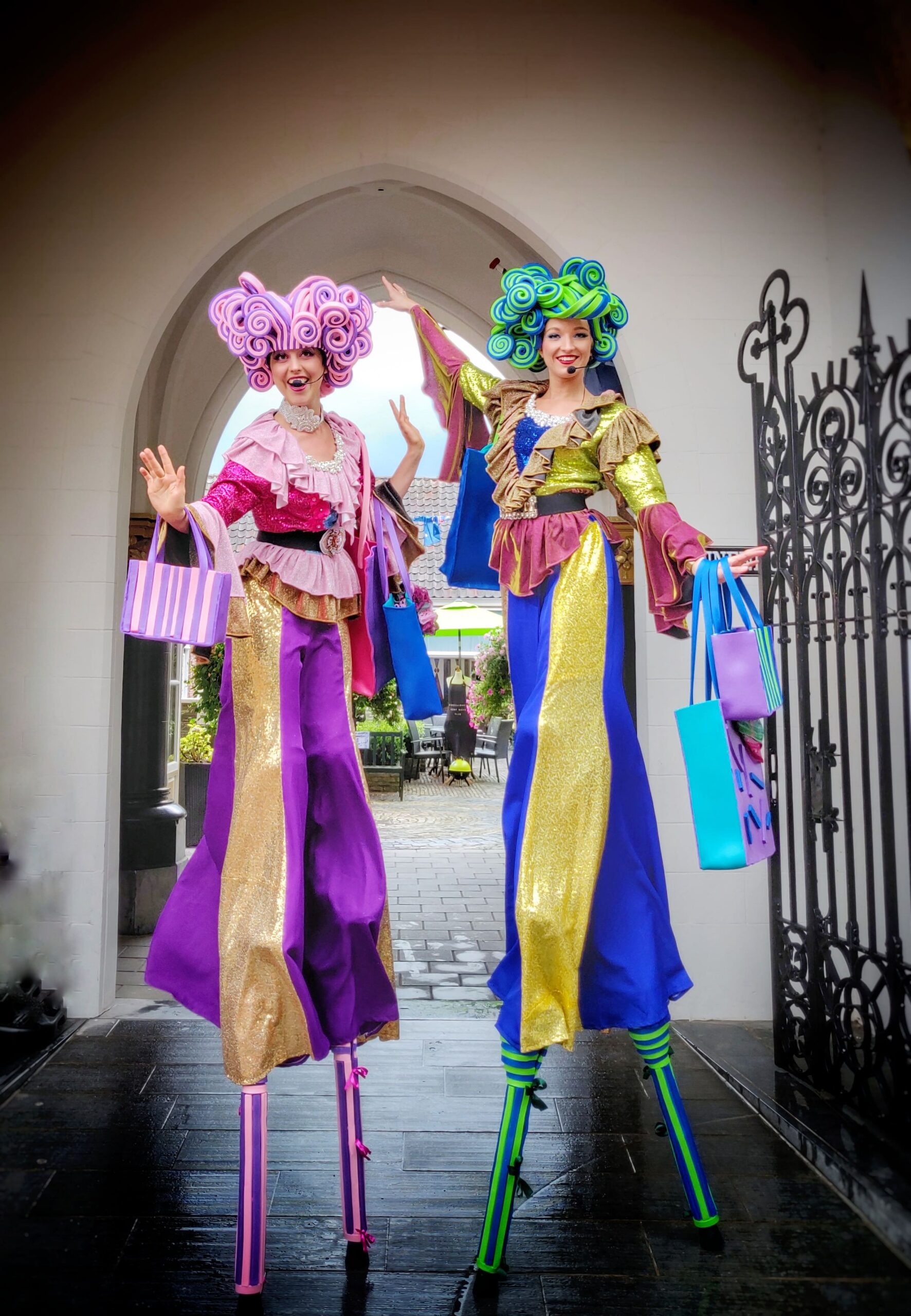 Shopping Ladies steltloop-act met glitter en humor