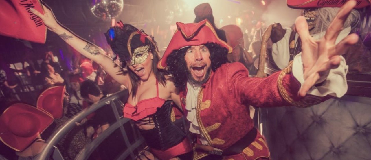 COUP MAISON stijlvolle ontvangstact met elegante performers tijdens evenement