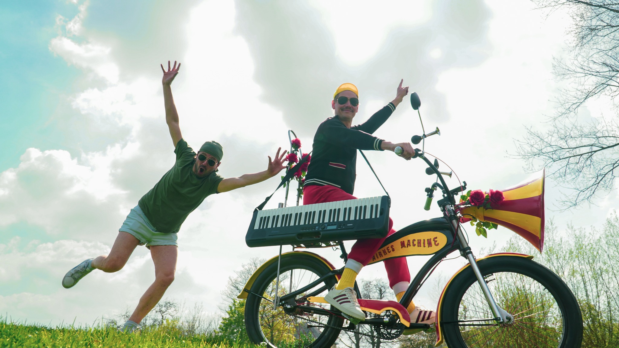 Airkesmachine mobiele entertainer op gepimpte fiets met muziek en interactie op evenement