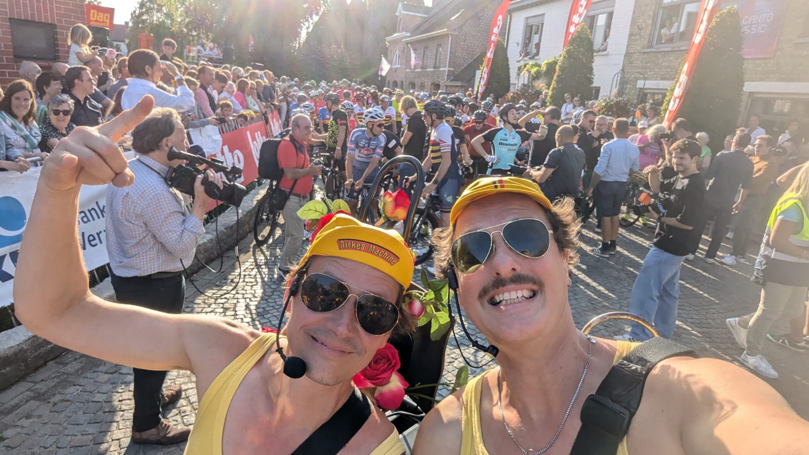 Airkesmachine mobiele entertainer op gepimpte fiets met muziek en interactie op evenement