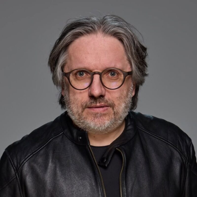 Frank Verstraeten achter de draaitafels
