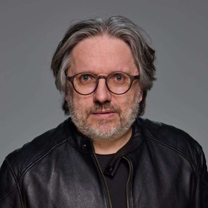 Frank Verstraeten achter de draaitafels