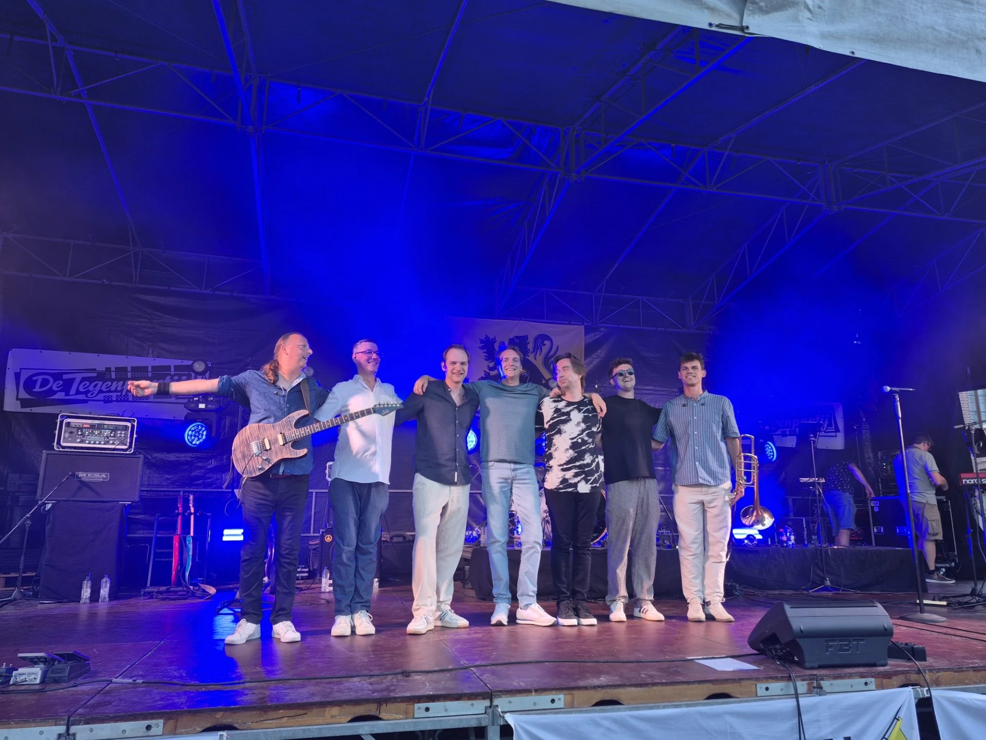 De Tegenpartij Clouseau tribute band live op het podium